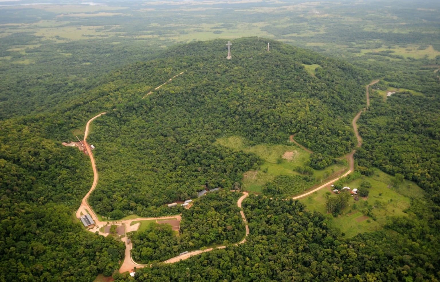 El debate sobre la propiedad extranjera de tierras rurales incluye el control de recursos estratégicos, el rol del Registro Nacional de Tierras Rurales y el futuro de los topes legales (Ministerio de Ecología de Misiones)
