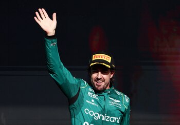 Fernando Alonso durante la ceremonia