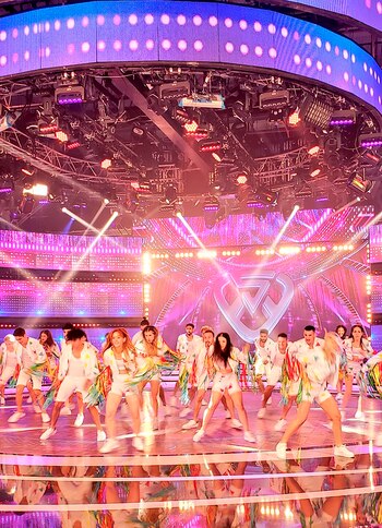 La impactante apertura contó con