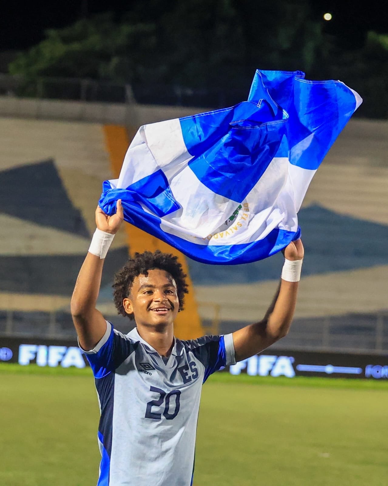 Isaac Kofi Twumasi, la gran sensación juvenil de la selección Sub-16 (Cortesía: @LaSelecta_SLV).