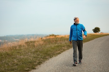 Los beneficios de caminar lento o rápido
