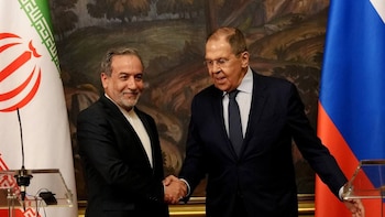 Lavrov insta a EEUU a "abandonar el lenguaje de los ultimátums" en diálogo con Araqchi