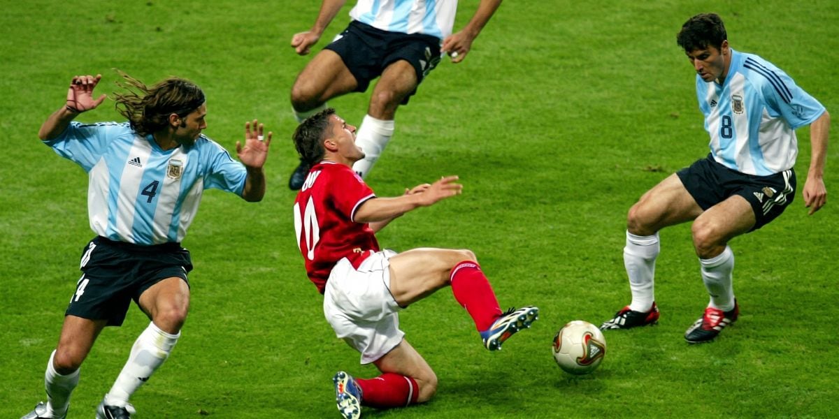 El penal sancionado por Pierluigi Collina fue el único gol del partido entre Argentina e Inglaterra (Facebook)