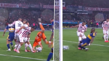 El blooper del arquero de Instituto que terminó con el inesperado gol de Enner Valencia para Boca Juniors