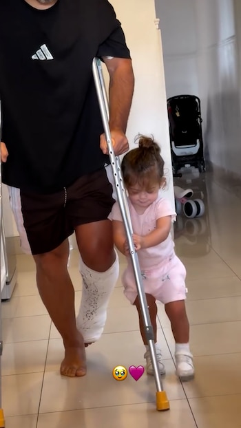 Sofía Calzetti mostró cómo su hija cuida al Kun Agüero en medio de su recuperación