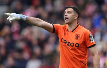 Emiliano Martínez llegó al Aston