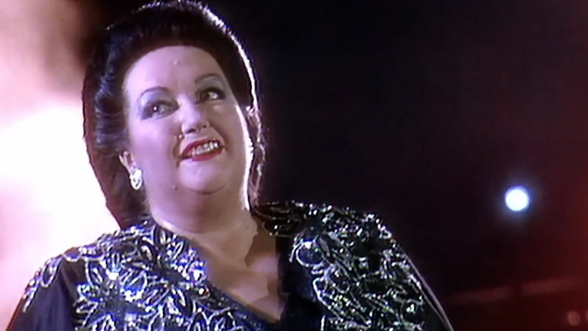 El disco que grabaron Mercury y Caballé en conjunto, Barcelona, incluyó ocho canciones, vendió un millón de copias y alcanzó el puesto número 8 en las listas del Reino Unido