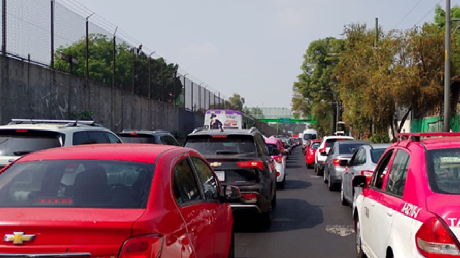 Quien no cumpla en tiempo recibirá una multa de alrededor de 2,346 pesos en CDMX (equivalente a 20 UMA) carga vehicular CDMX @OVIALCDMX