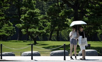 Tokio es un crisol de historia y vanguardia, donde templos centenarios como el Sensō-ji coexisten con rascacielos futuristas. Un destino que ofrece lo mejor de ambos mundos - (EFE)