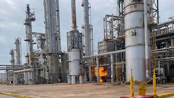 Pemex reporta incendio controlado en complejo petroquímico de Cosoleacaque