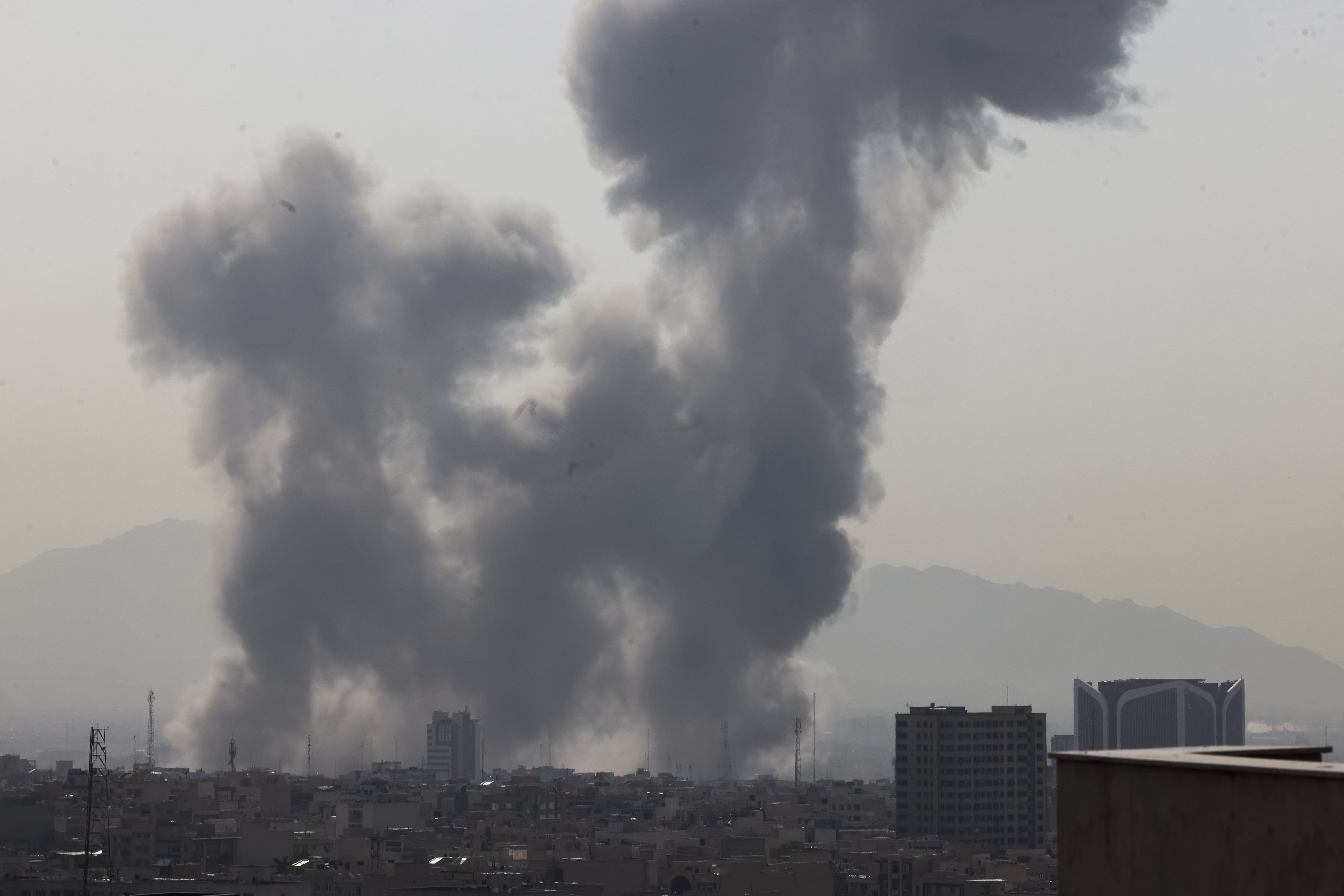 Estados Unidos e Israel llevaron a cabo ataques coordinados contra el régimen de Irán