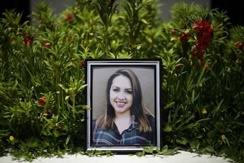 Jocelyn Milena Abarca Juárez, de 26 años, era una psicóloga salvadoreña cuyo feminicidio en 2018 conmocionó al país y se convirtió en un caso emblemático en la región (Cortesía: Revista La Brújula).