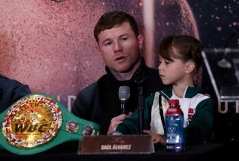 Boxing - Canelo Alvarez v John Ryder Press Conference - Guadalajara, Mexico - May 3, 2023 Canelo Alvarez and his daughter Maria Fernanda during the press conference REUTERS/Henry Romero