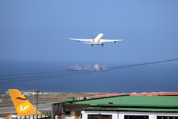Venezuela reanudó las operaciones en su principal aeropuerto tras los sismos