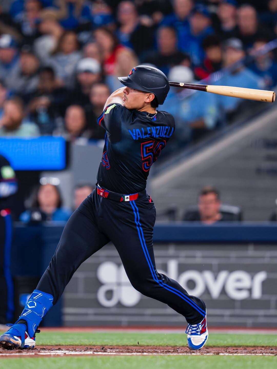 El equipo se mostró unido y feliz por el joven mexicano. (IG Toronto Blue Jays)