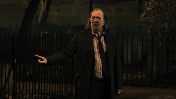 ‘Caballos Lentos’ lanza el tráiler de su temporada final con Gary Oldman en fuga