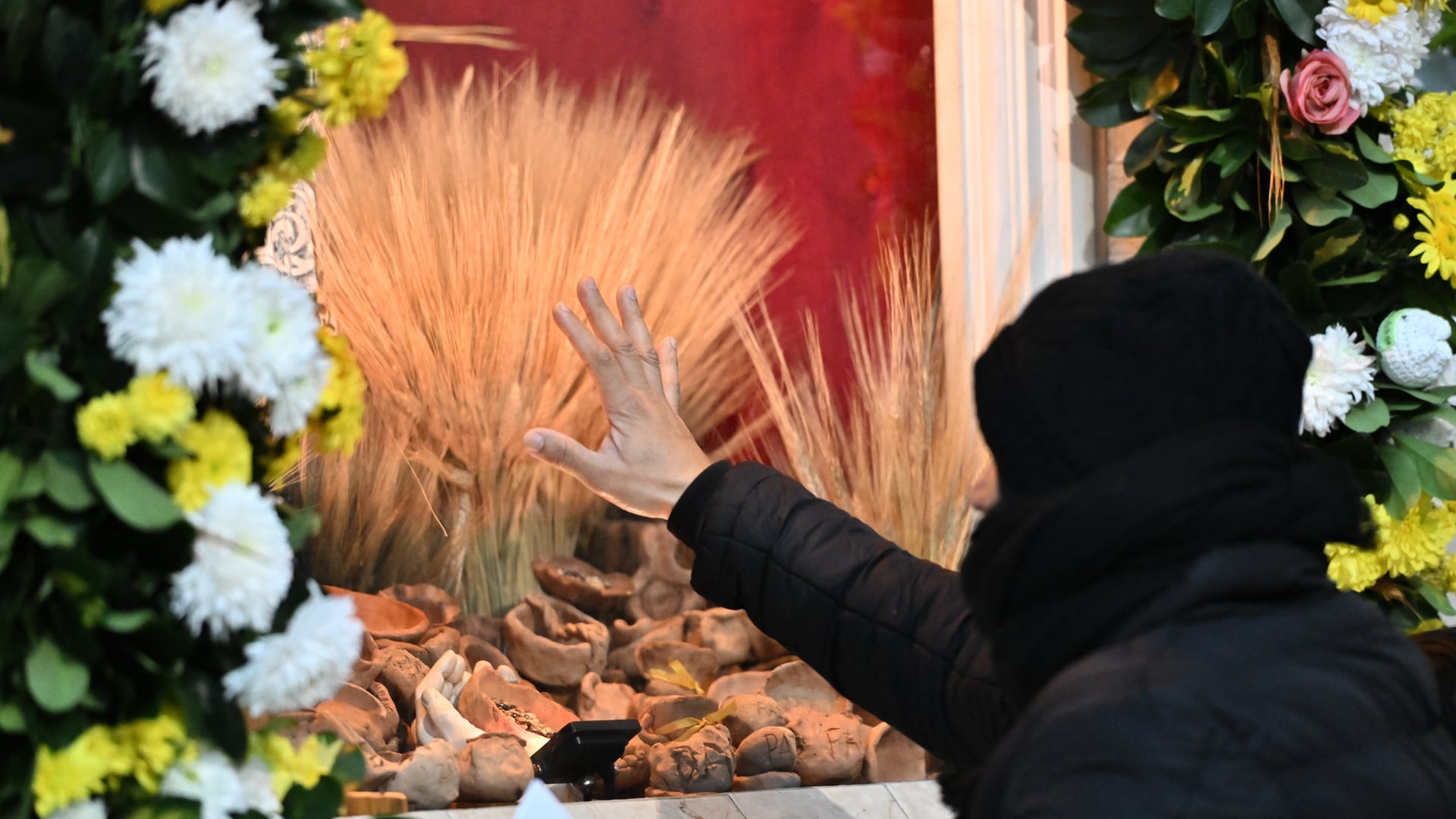 Las misas, las bendiciones y el paso ante la imagen de San Cayetano concentraron a peregrinos que fueron a pedir trabajo o a agradecer Adrián Escandar