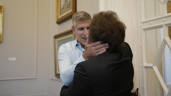 El abrazo entre el ídolo