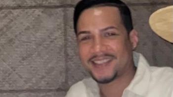 Hallan a un dominicano asesinado en un lujoso edificio de Nueva York y detienen a un hombre desnudo en el lugar