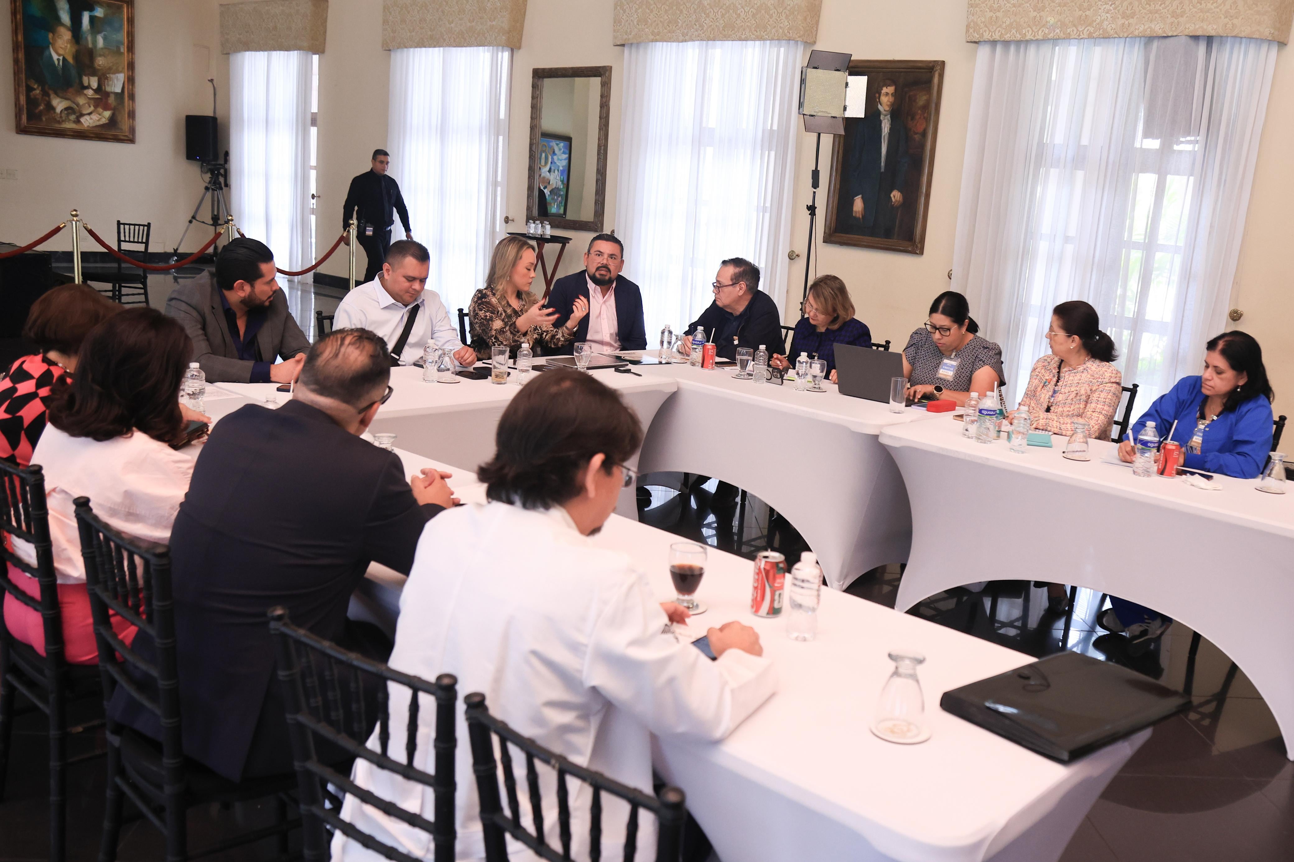 Los salarios atrasados llegan a ocho meses para unos 400 médicos, según el CMH.