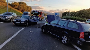 Dos coches colisionan en la A-8 a la altura de Laredo (Cantabria) y se salda sin heridos
