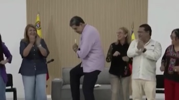 Maduro volvió a bailar en