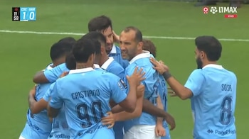 La celebración de los jugadores de Sporting Cristal tras el gol de Rafael Lutiger.