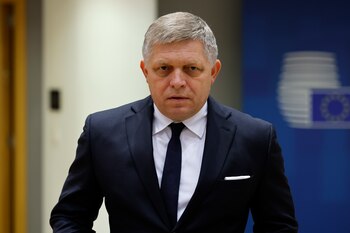 El Primer Ministro, que sigue recibiendo cuidados médicos en su domicilio, confió en poder incorporarse gradualmente al trabajo a principios de julio (AP Foto/Geert Vanden Wijngaert, archivo)