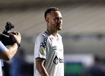 Debido a una lesión, Neymar