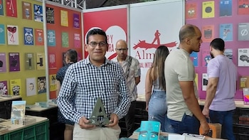 El escritor peruano David Silva Rojas niega haber usado IA en su premiada novela ‘Donde el agua trabaja’