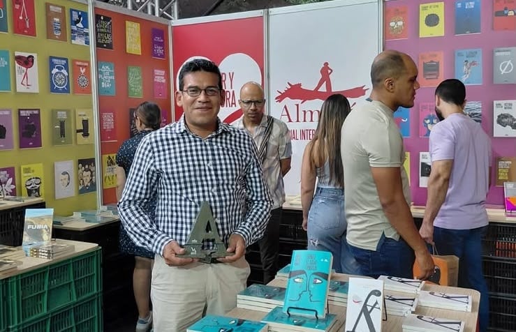El escritor peruano David Silva Rojas niega haber usado IA en su premiada novela ‘Donde el agua trabaja’