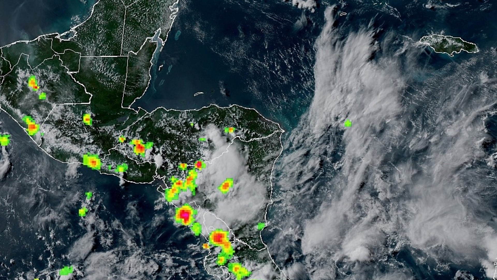 El Centro Nacional de Estudios Atmosféricos, Oceanográficos y Sísmicos (Cenaos) informó que una nueva onda tropical ingresará este sábado al territorio hondureño. (FOTO: COPECO)