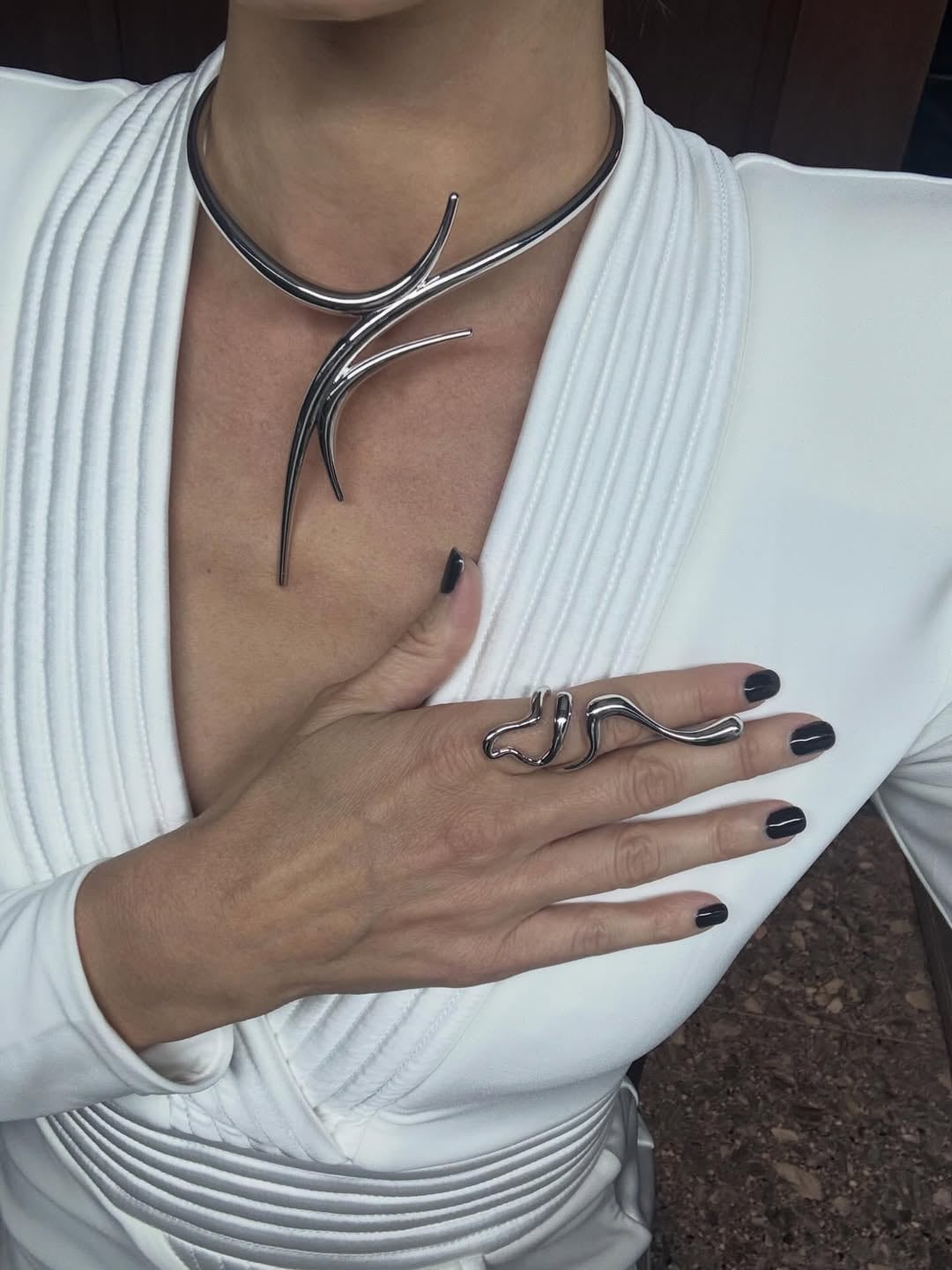 La secuencia de fotos en blanco y negro mostró desde la gala hasta momentos informales, destacando la complicidad de Espasandín y Vicuña