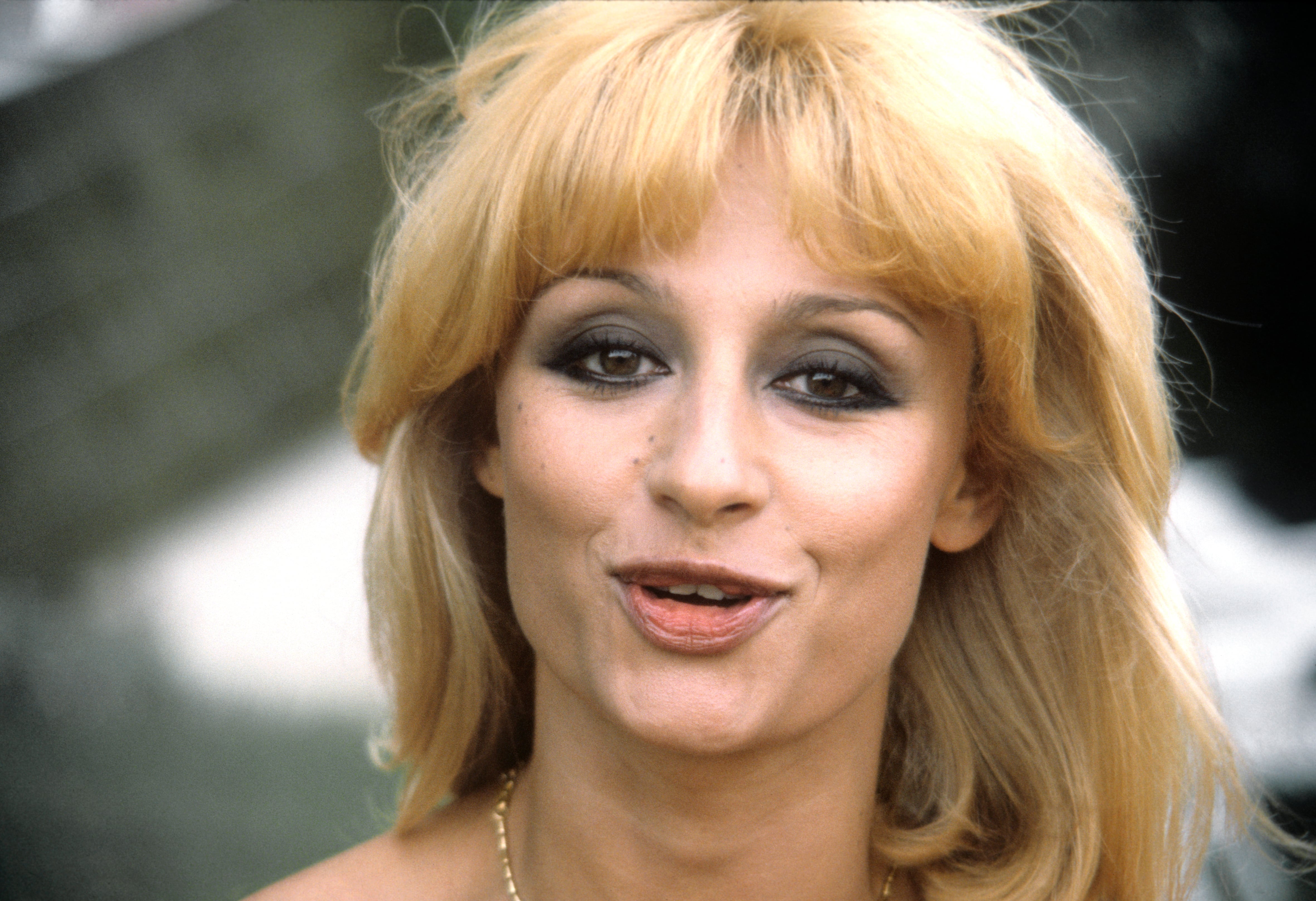 Raffaella cuando adoptó el rubio en su cabello (EFE/Archivo)