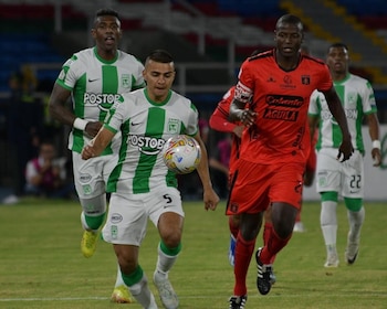 Adrián Ramos durante el partido