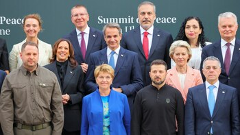 Volodimir Zelensky reunió a decenas