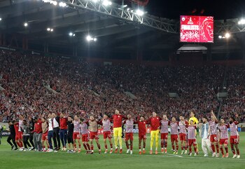 Los jugadores del Olympiakos celebrando