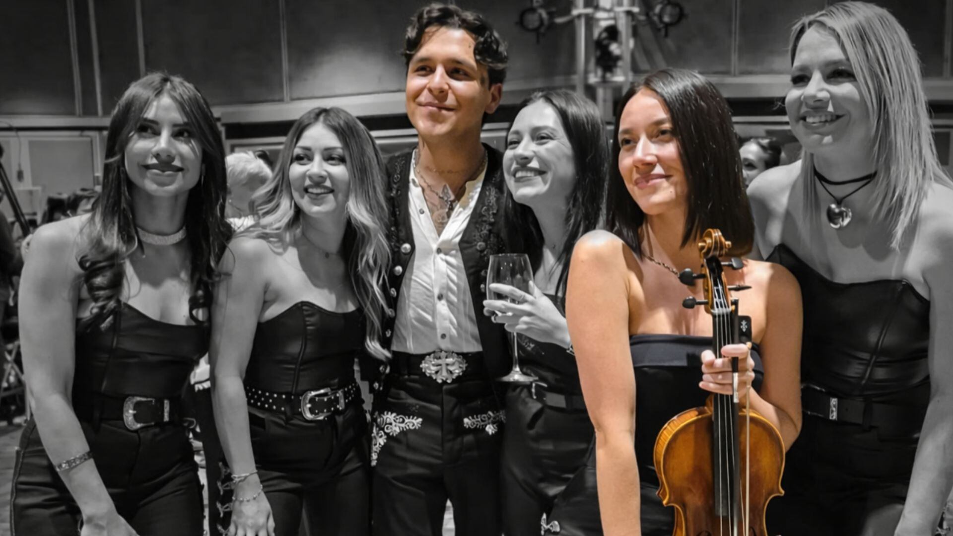 El reencuentro de Christian Nodal y la violinista Esmeralda Camacho en el Palenque de León ocurrió después de la polémica generada por rumores de un romance. (Instagram)