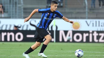 Valentín Carboni juega en el