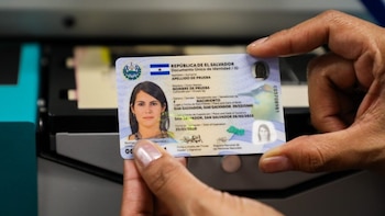 El Salvador habilita la emisión inmediata del documento de identidad en cinco consulados de Estados Unidos