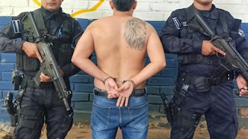 Sicario de la pandilla 18R es capturado tras control vehicular en el occidente de El Salvador