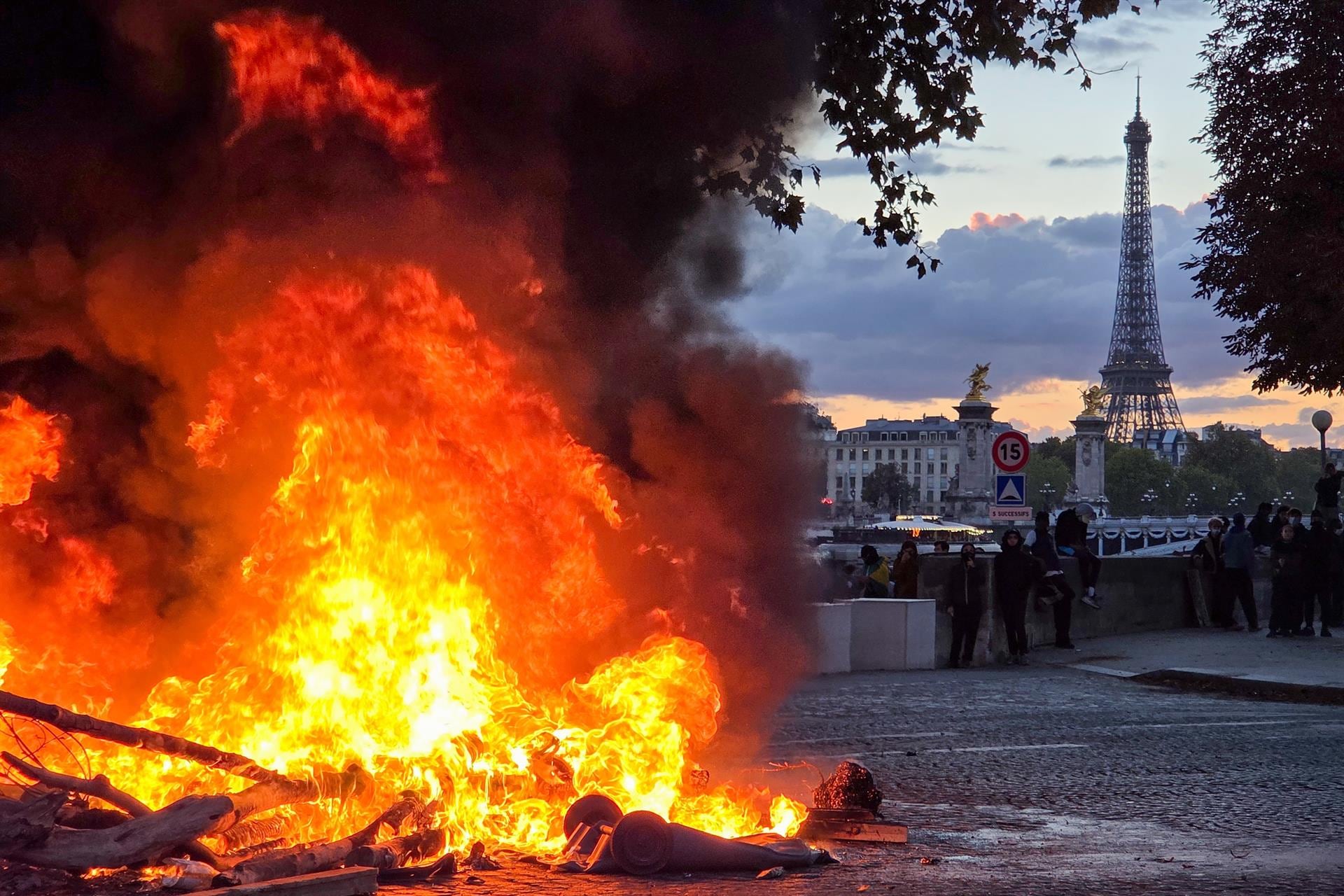 Las acciones vandálicas y los destrozos en París también alcanzaron a las tiendas de marcas exclusivas sobre la Avenue Montaigne