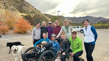 Tras un mieloma múltiple y quedar paralizada del pecho a los pies, volvió al kayak, el esquí y el ciclismo adaptado