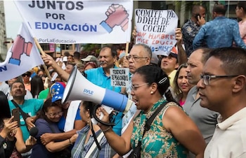 Maestros durante una protesta por