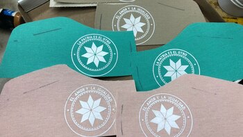 Las zapatillas tienen consignas políticas