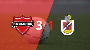 Alexander Aravena anota hat-trick en