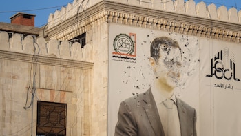 Mientras los rebeldes sirios avanzan hacia Homs, los aliados árabes de Bashar al-Assad lo instaron a dejar el país