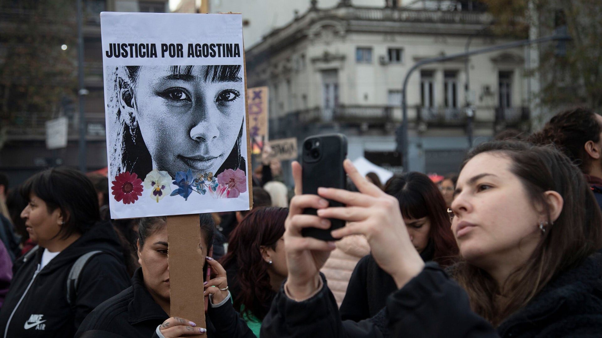 A días de que se encontraran los restos de Agostina, en varios puntos del país reclamaron justicia (NA)