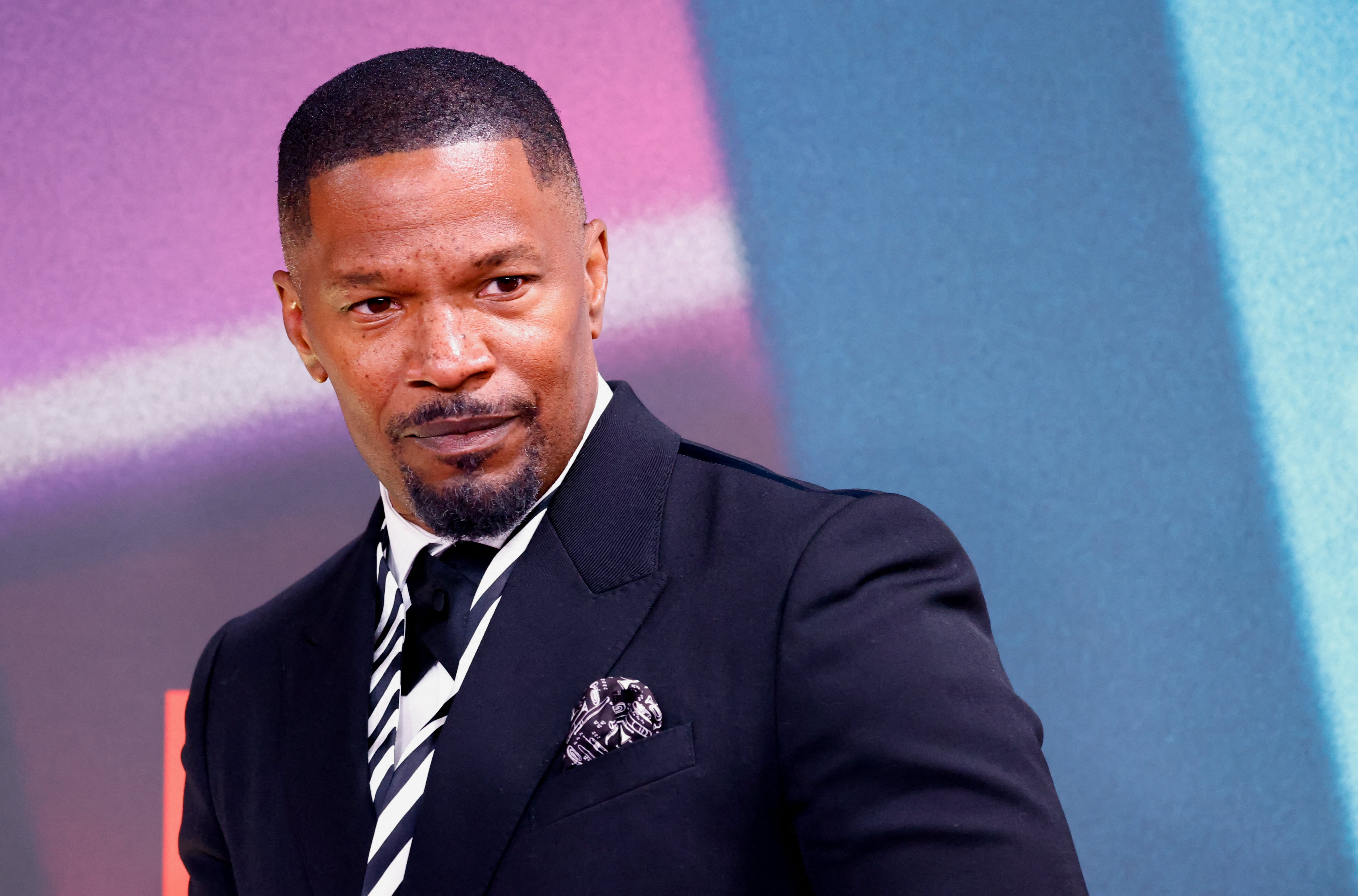 Jamie Foxx volvió al hospital para agradecer a las 60 enfermeras que lo atendieron y celebró en rehabilitación el compromiso de Corinne Foxx con Joe en Chicago (REUTERS)