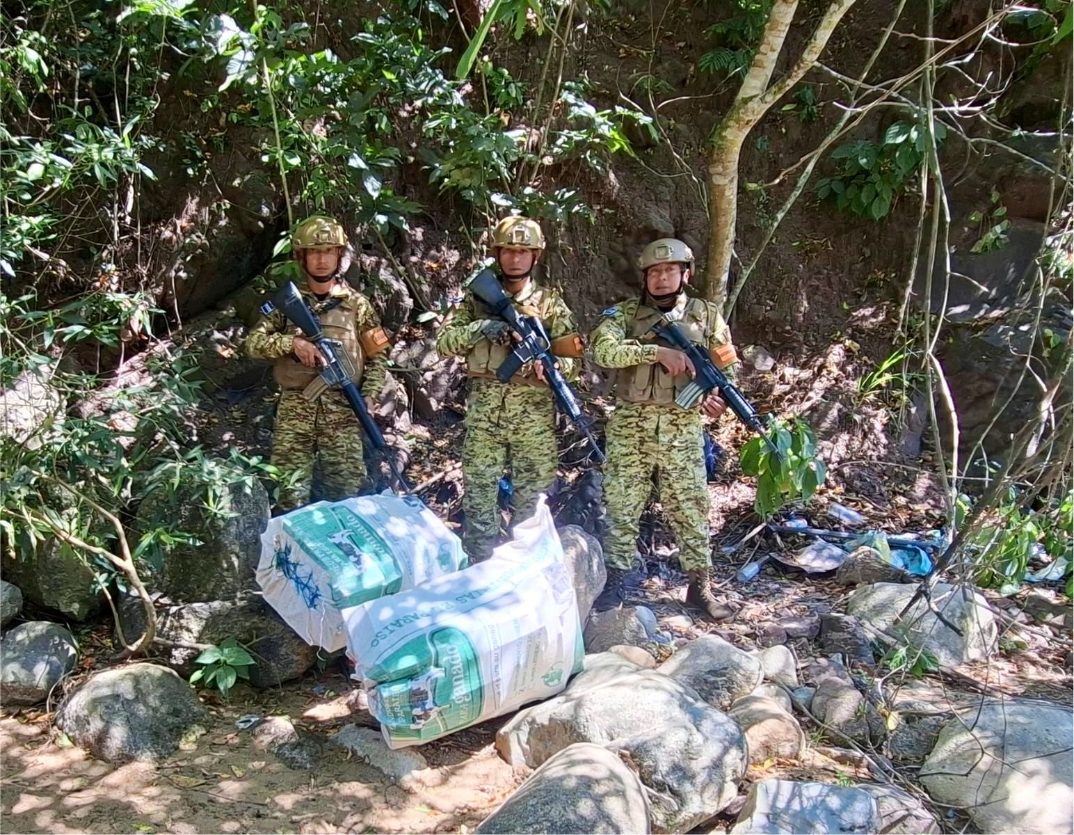 El Salvador: Fuerza Armada encuentra 177 paquetes de contrabando abandonados en Metapán